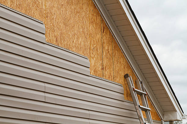Professional Siding Contractor technician working in Selinsgrove, PA